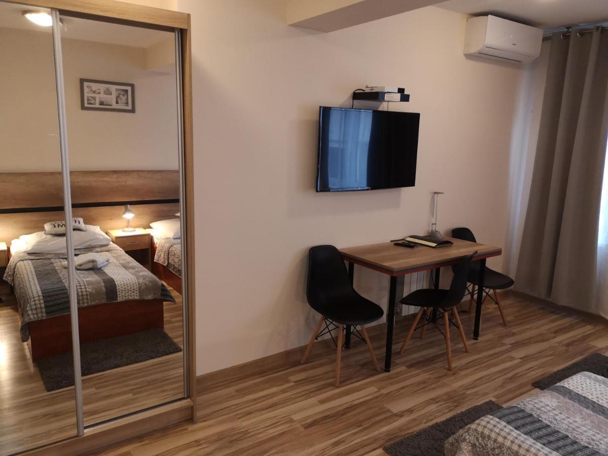 Hotel 1 Plock Ngoại thất bức ảnh