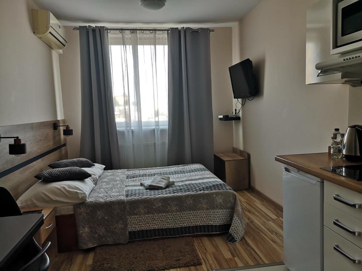 Hotel 1 Plock Ngoại thất bức ảnh
