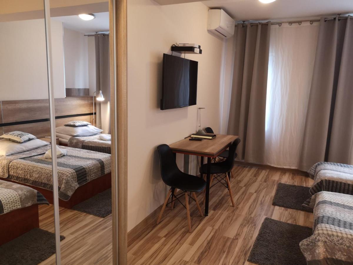 Hotel 1 Plock Ngoại thất bức ảnh