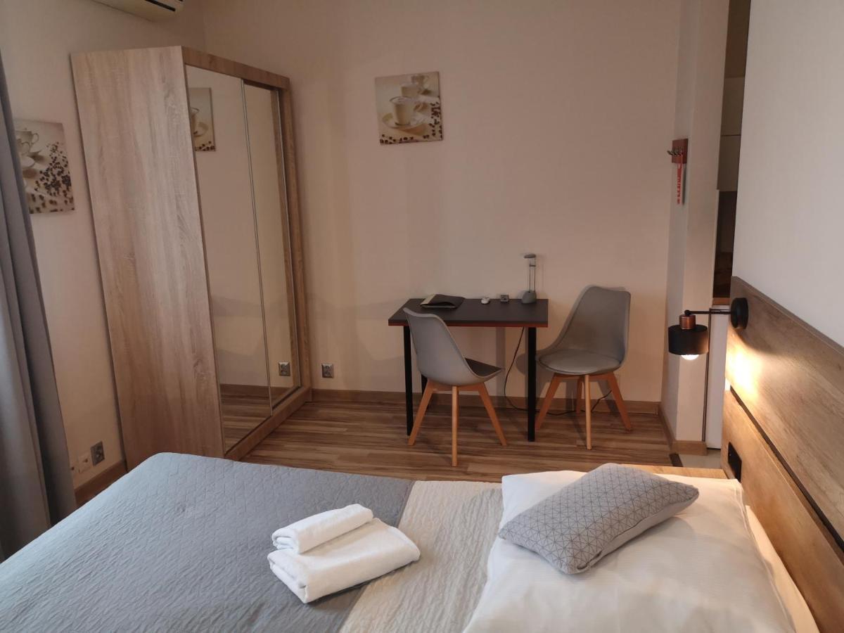 Hotel 1 Plock Ngoại thất bức ảnh