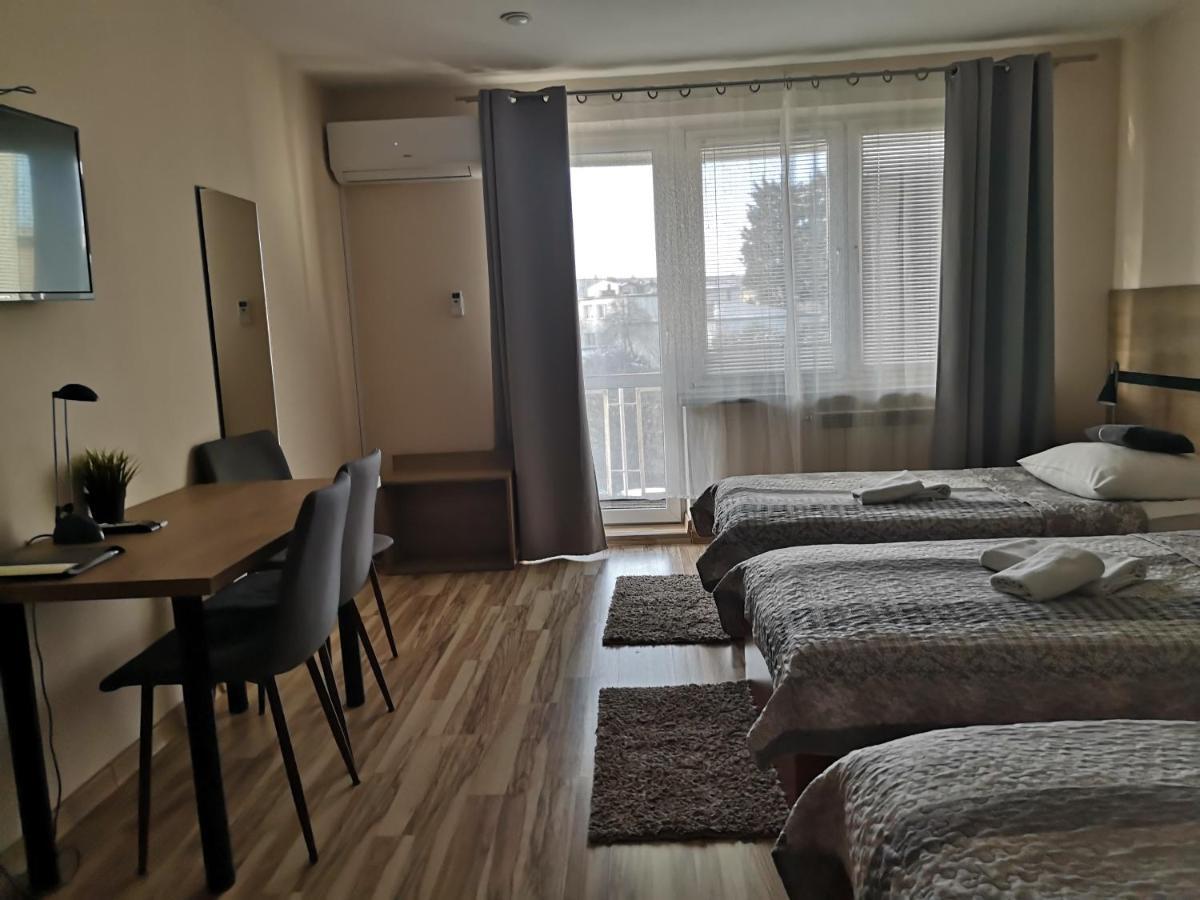 Hotel 1 Plock Ngoại thất bức ảnh