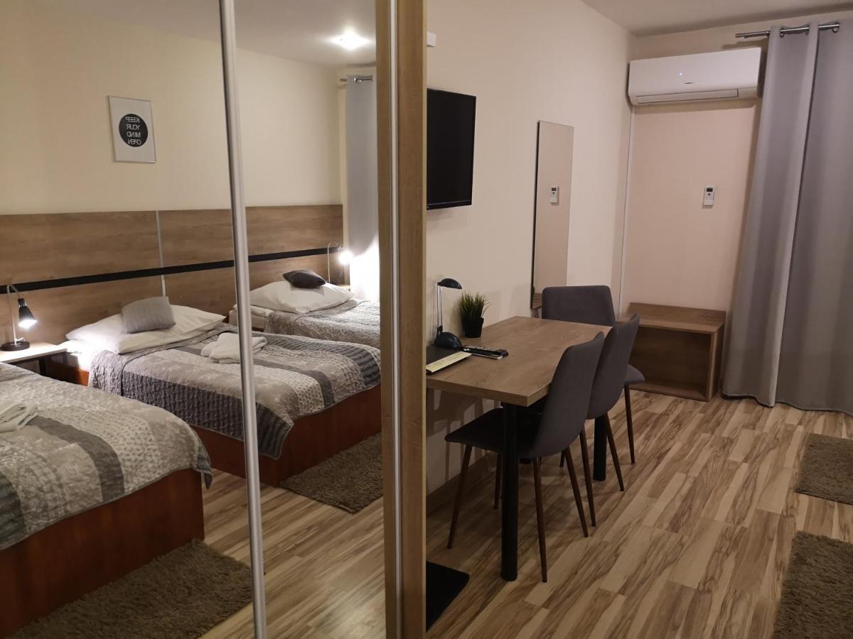 Hotel 1 Plock Ngoại thất bức ảnh