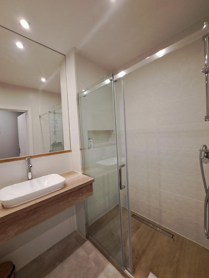 Hotel 1 Plock Ngoại thất bức ảnh