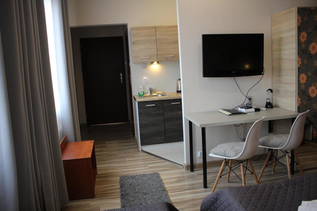 Hotel 1 Plock Ngoại thất bức ảnh