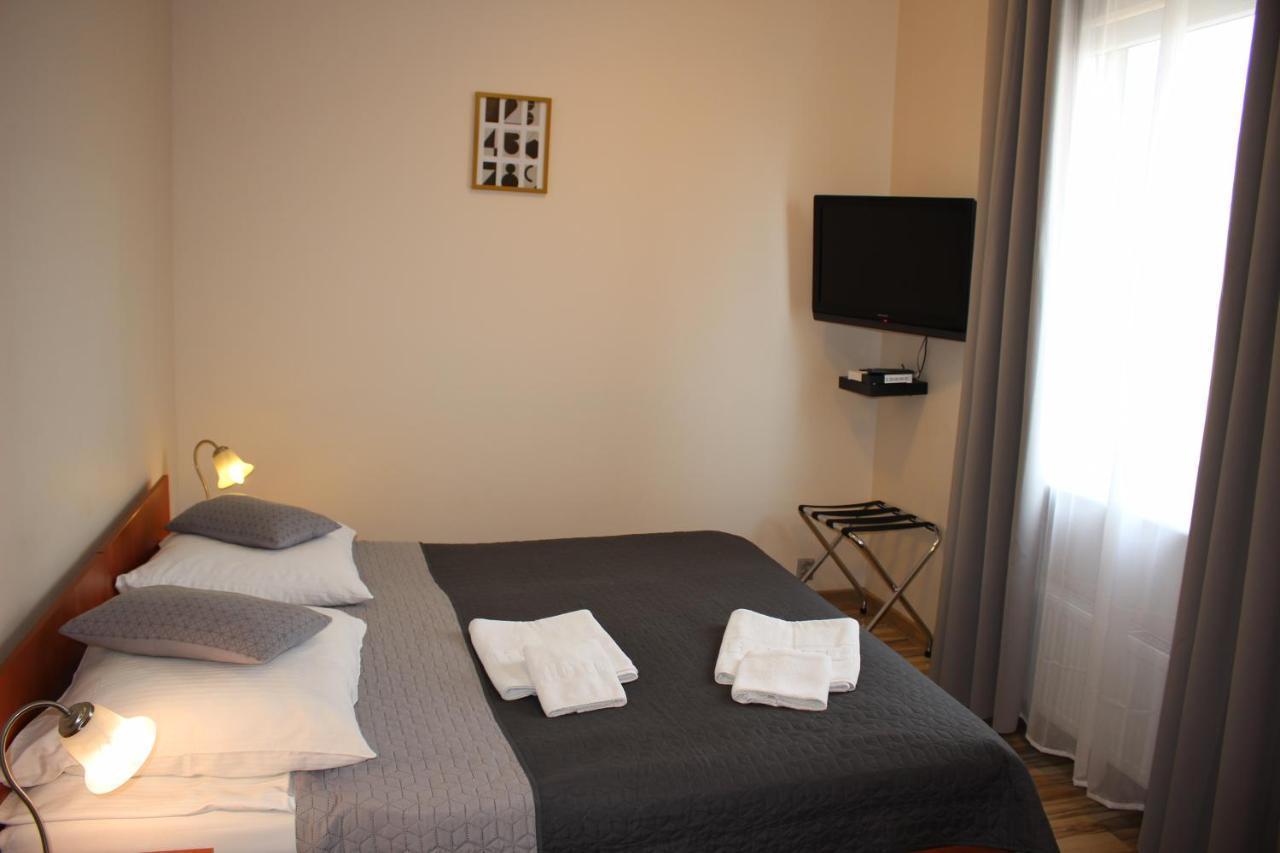 Hotel 1 Plock Ngoại thất bức ảnh
