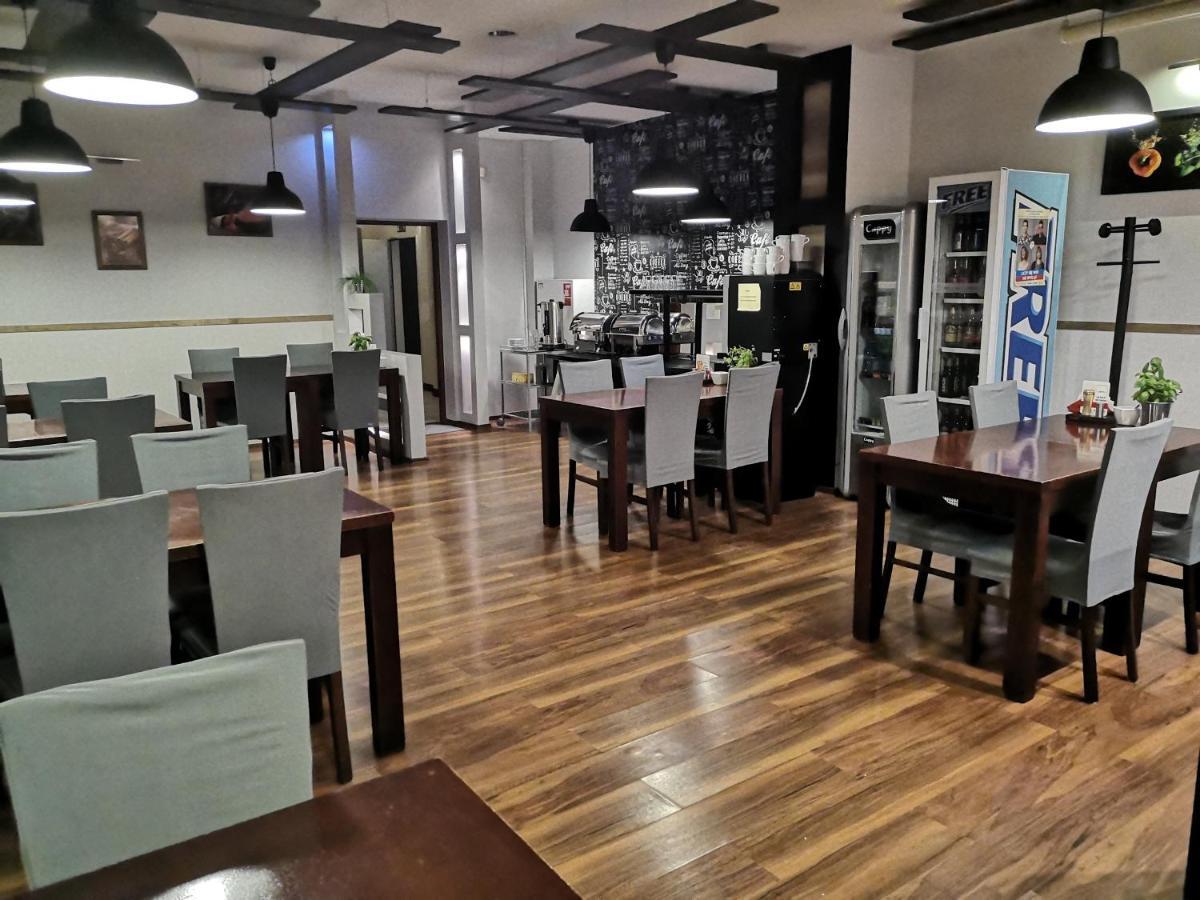 Hotel 1 Plock Ngoại thất bức ảnh