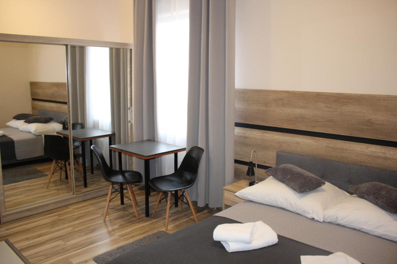 Hotel 1 Plock Ngoại thất bức ảnh