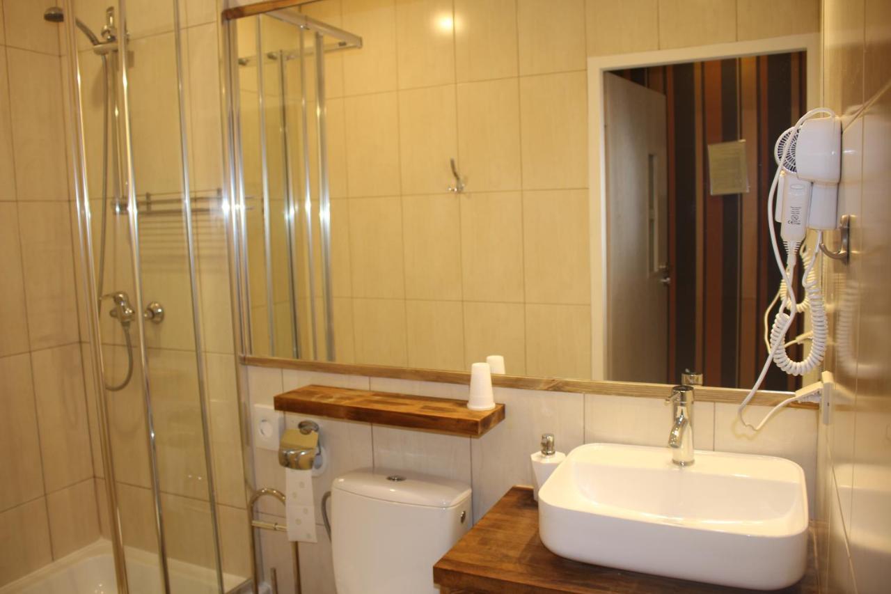 Hotel 1 Plock Ngoại thất bức ảnh